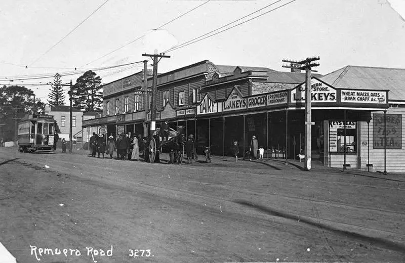 The Corner of Remuera Road & Clonbern Road (Circa 1910).